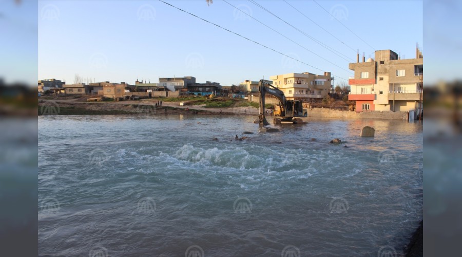 Mardin'de Artuklu ve Kzltepe ilelerine giden ime suyu ebekesi patlad.