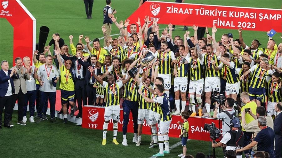 Fenerbahe kupay 5 yldzl formalarla kaldrd